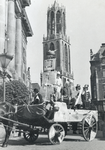 502040 Afbeelding van een wagen van het Pelikaan Comité op de Stadhuisbrug te Utrecht, waarschijnlijk tijdens een ...